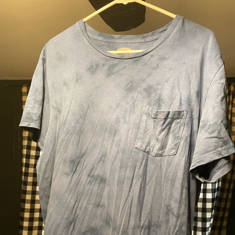 Old Navy tee w/front pocket